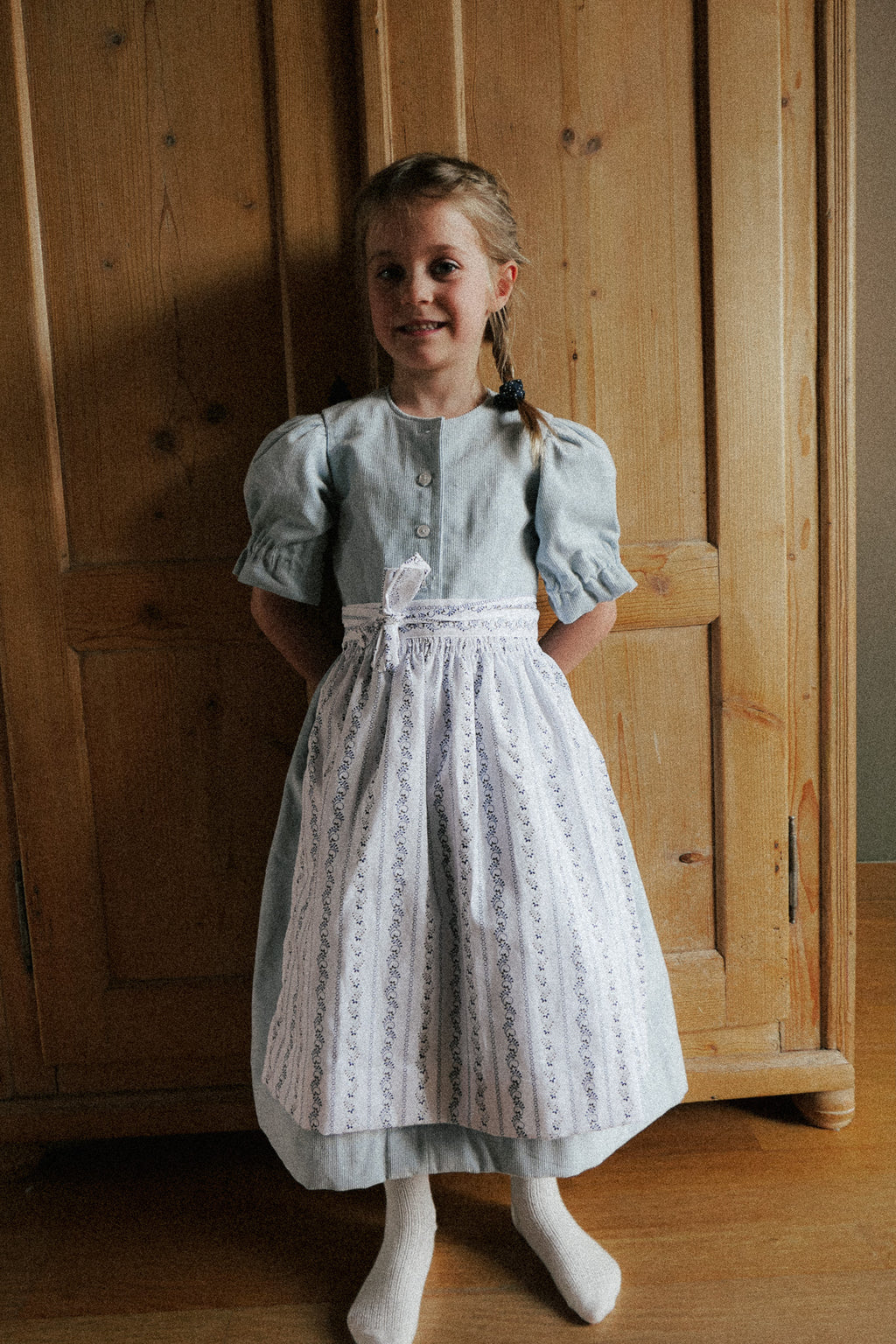 Dirndl ROYA TIMELESS Cord Hellblau x Rosa